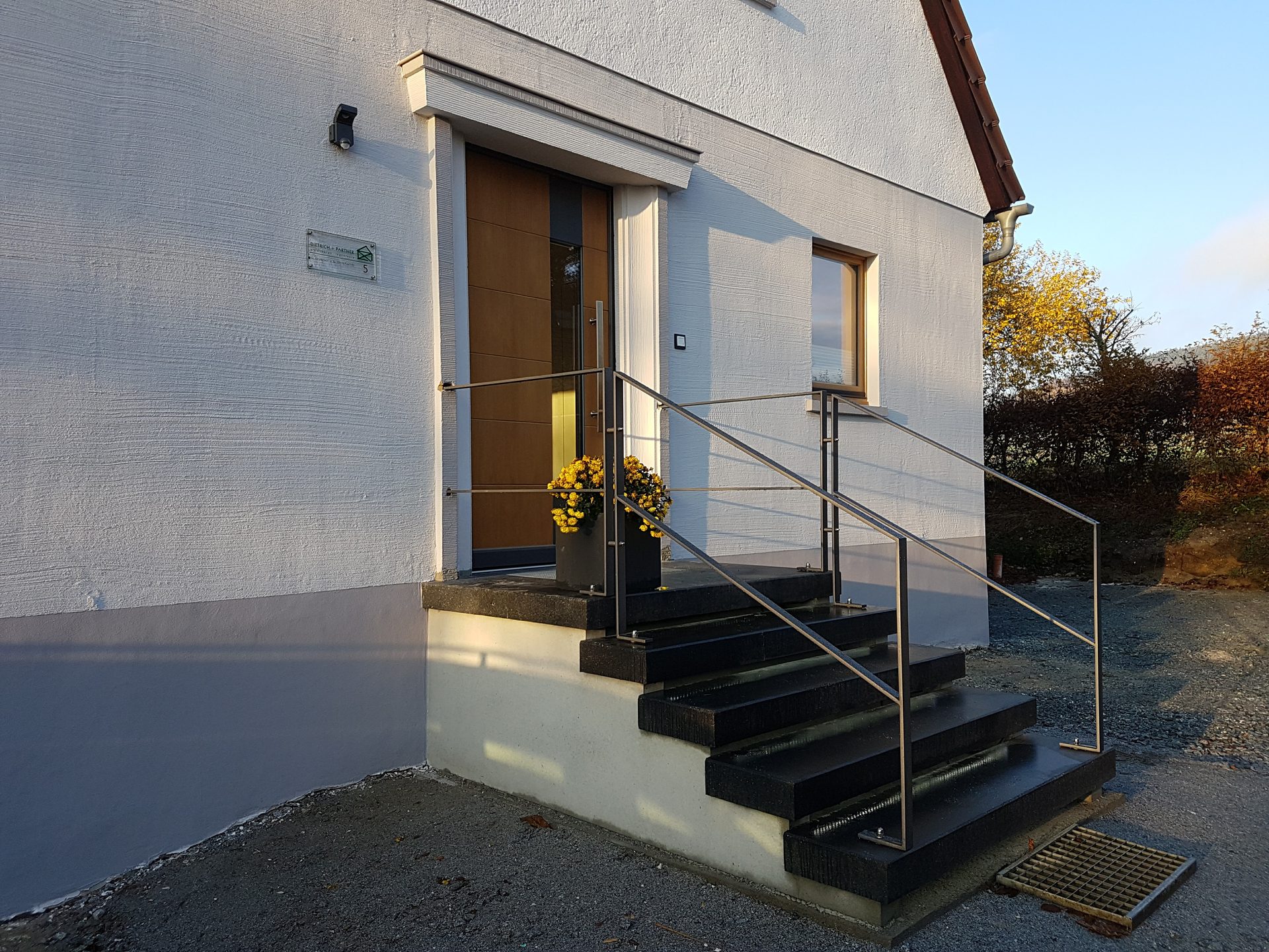 Eingang des Büros am Weberweg 5 in Wilthen